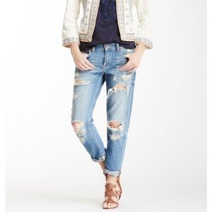 Lucky brand light wash distressed jeans